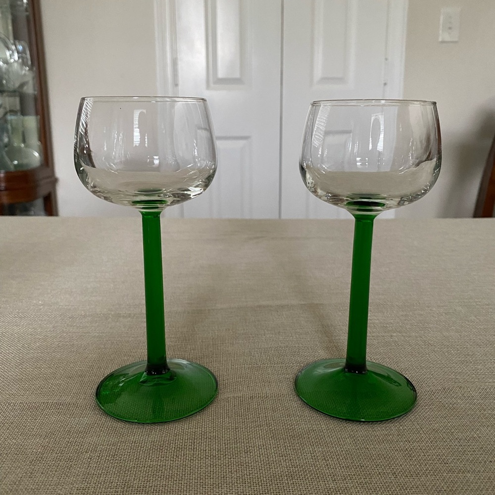 (2) Vintage 70s Retro Luminarc France Emerald Green Long Stem Clear Wine Glasses
